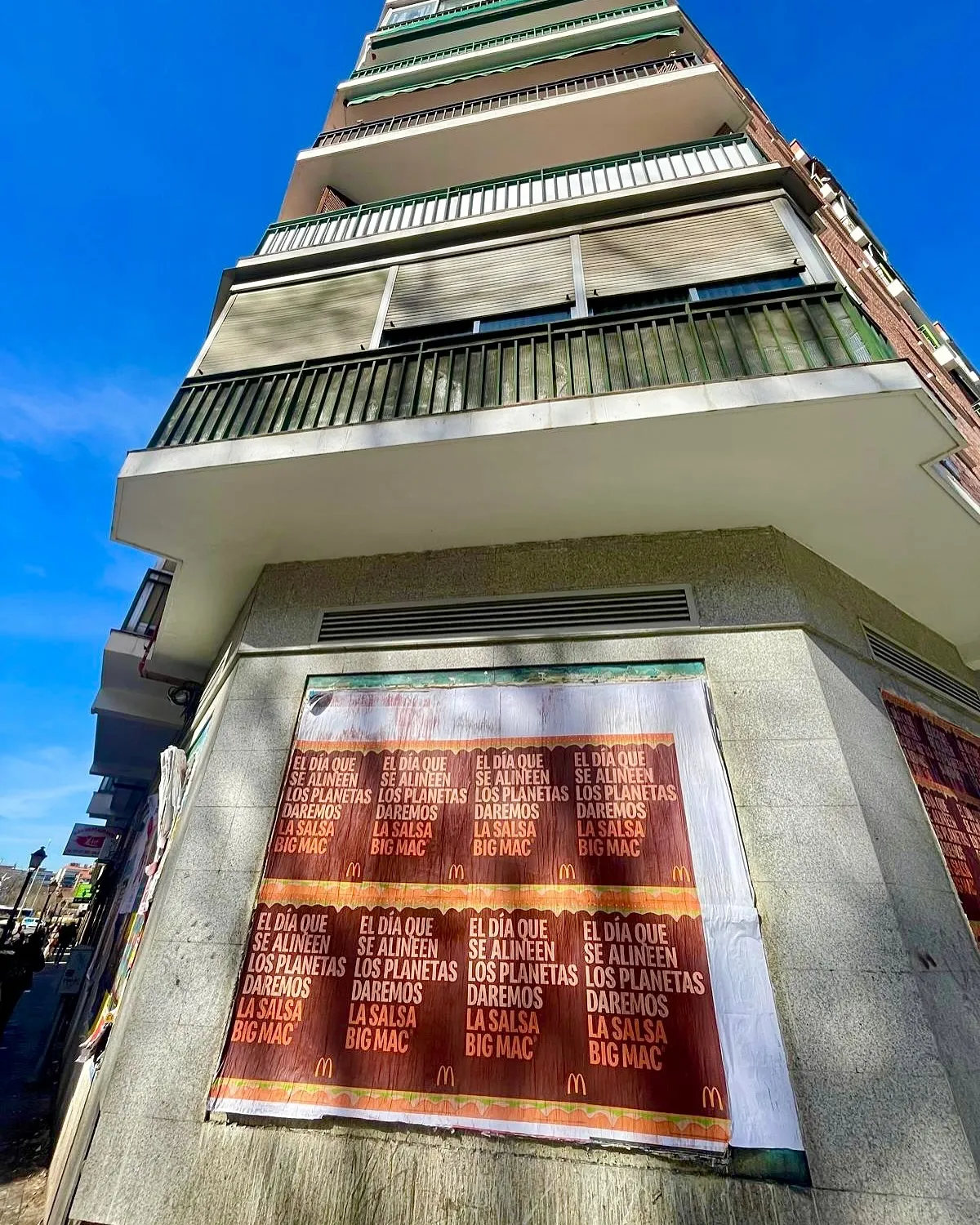 Así fue nuestra pegada de carteles para el lanzamiento de la salsa Big Mac de McDonald's