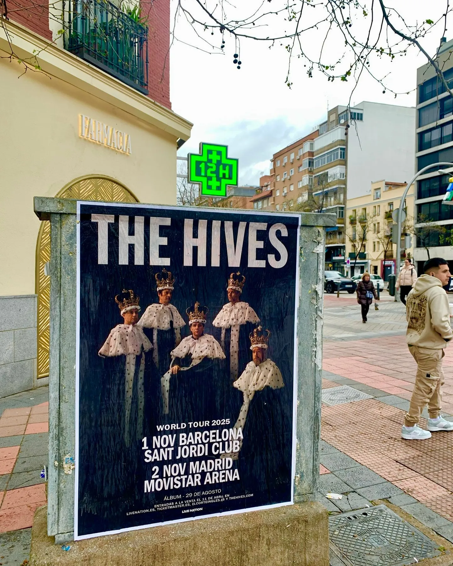 Promocionamos en la calle los conciertos de The Hives con la pegada de carteles para su "World Tour 2025"