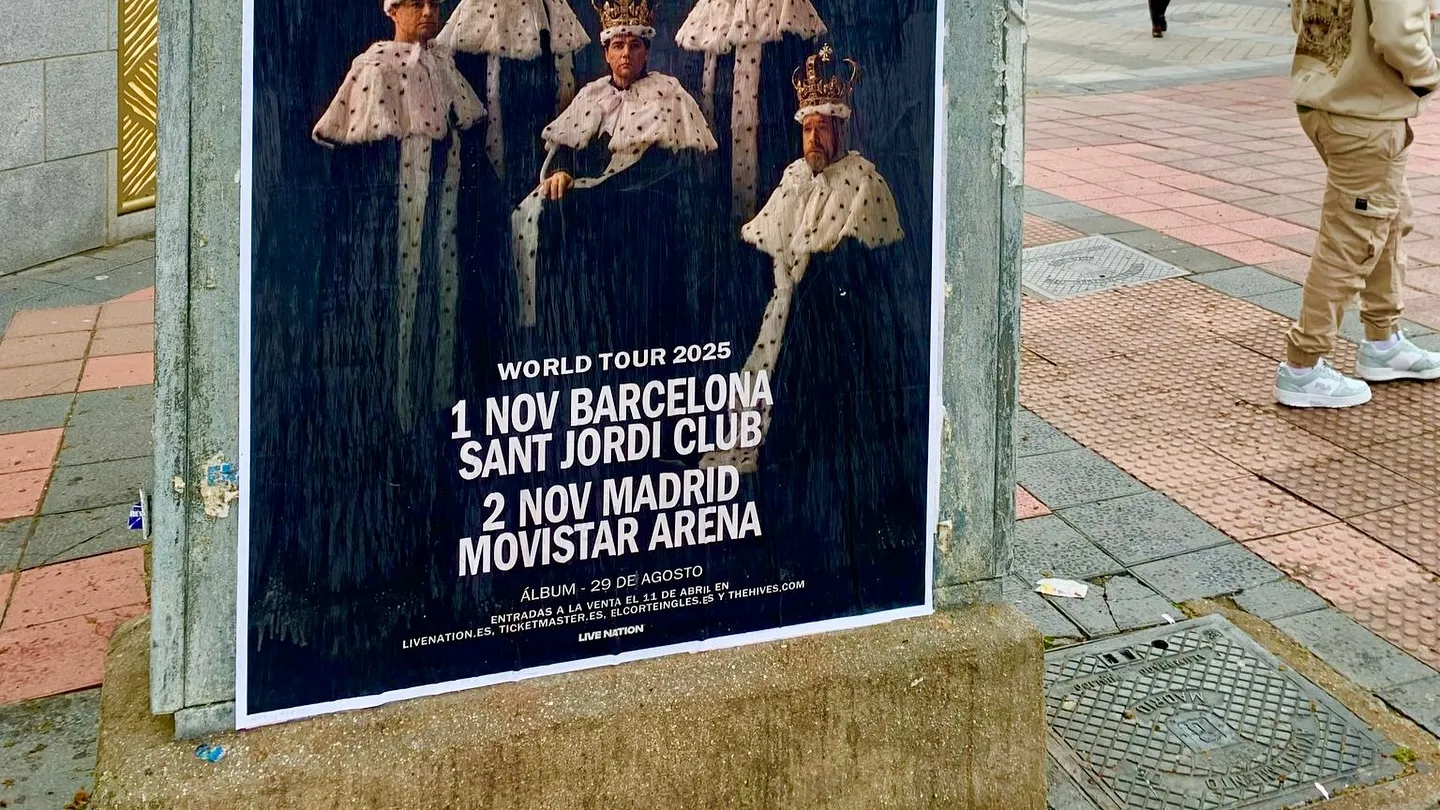 Promocionamos en la calle los conciertos de The Hives con la pegada de carteles para su "World Tour 2025"