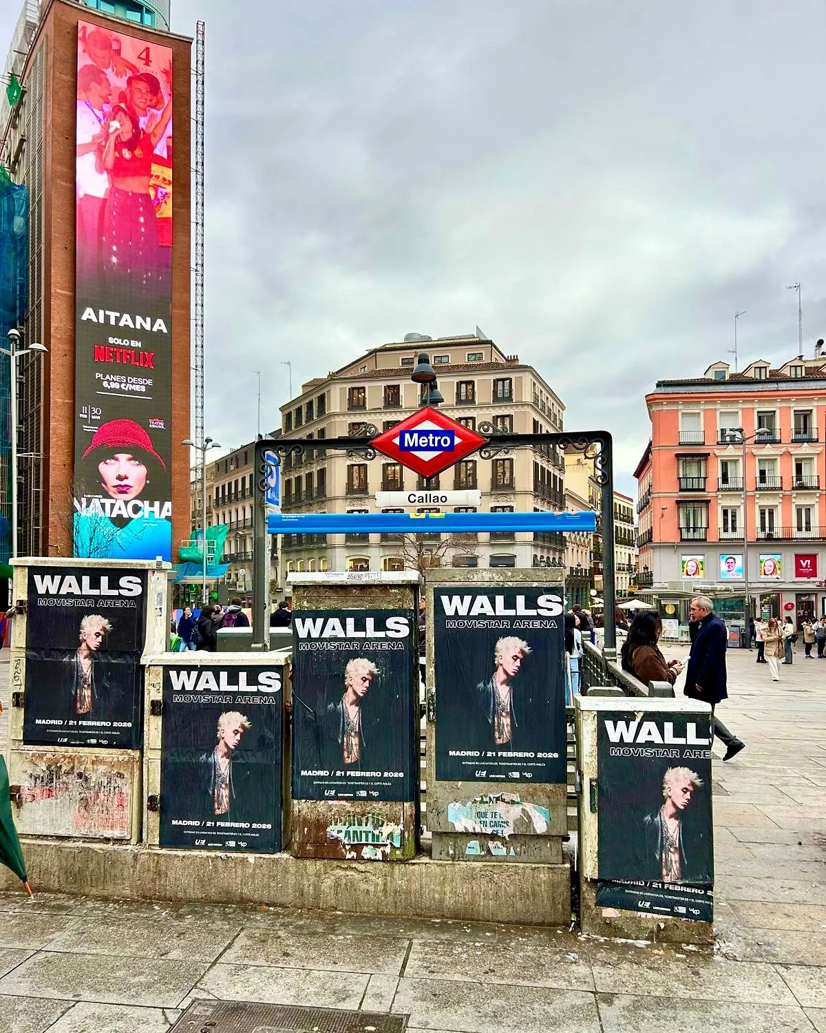 Conquistamos el centro de Madrid con la pegada de carteles para "Walls en el Movistar Arena"
