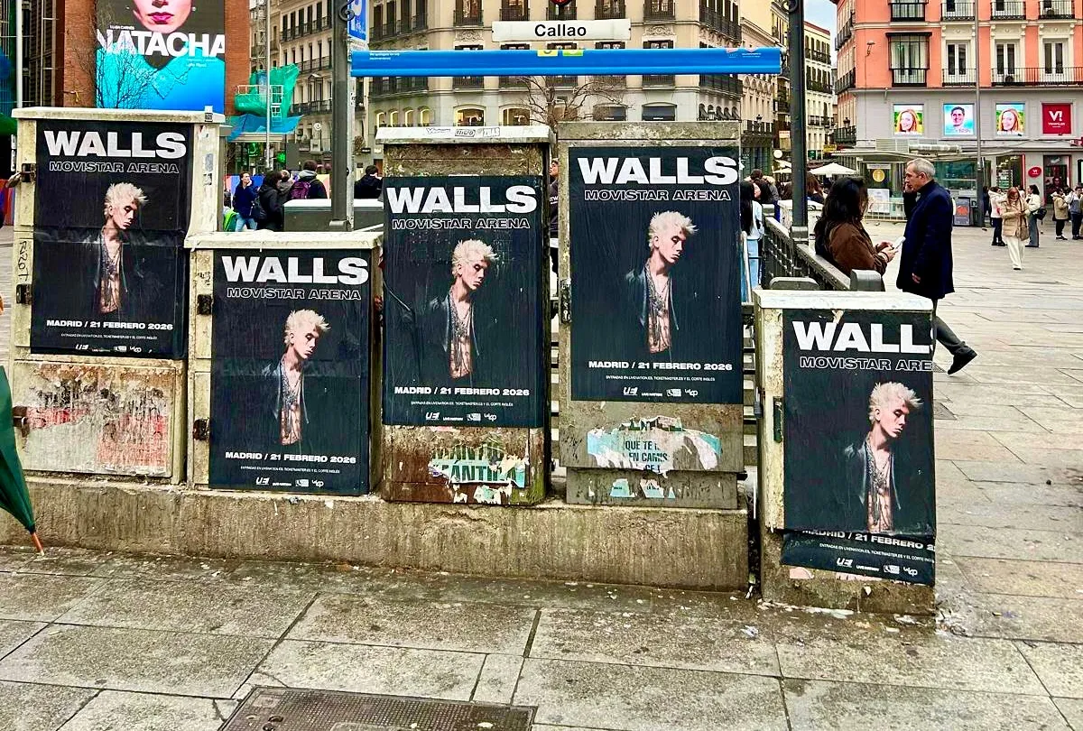 Conquistamos el centro de Madrid con la pegada de carteles para "Walls en el Movistar Arena"