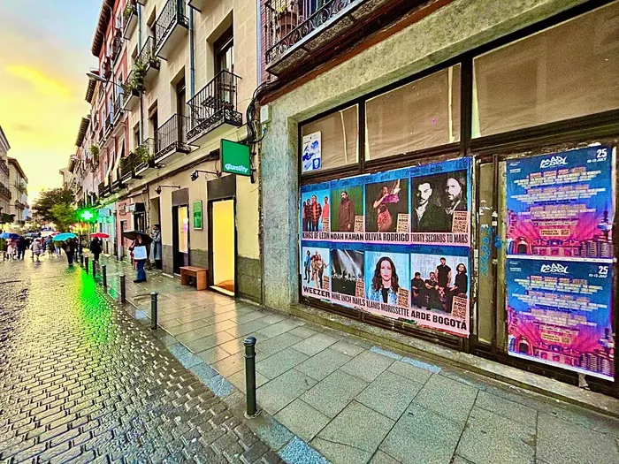 Come abbiamo annunciato il ritorno di "Mad Cool 2025" con un'affissione di manifesti per Madrid