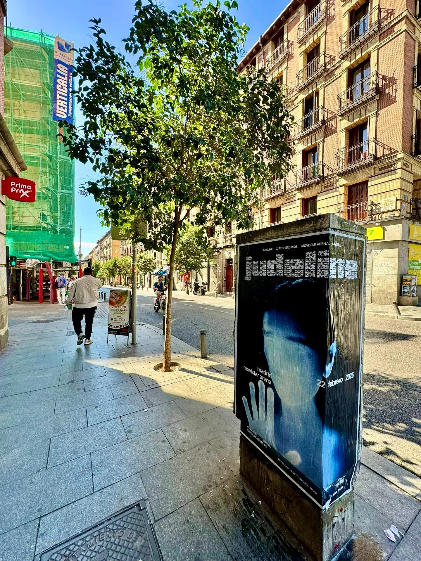 Pegada de carteles en Madrid para el "Bodhiria Tour" de Judeline en el Movistar Arena