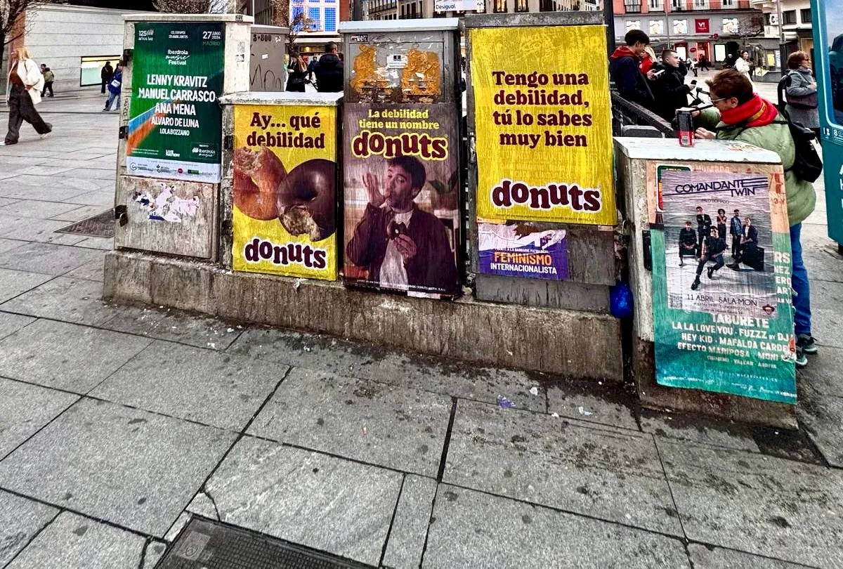 Pegada de carteles para Donuts en Madrid y Barcelona: tentaciones que no se piensan