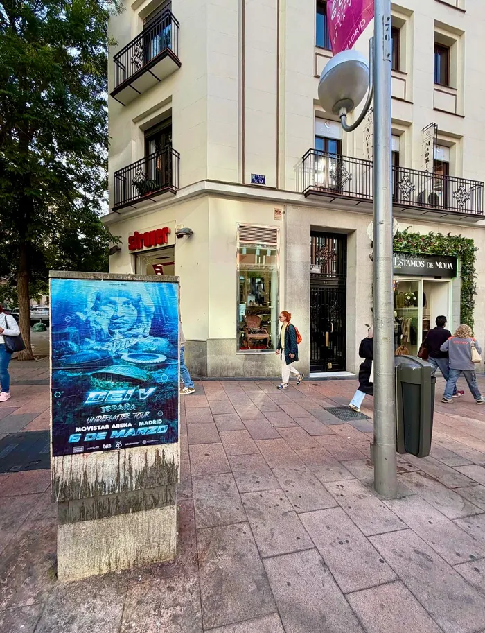 Así anunciamos en la calle la gira de DEI V en Madrid, Sevilla y Barcelona