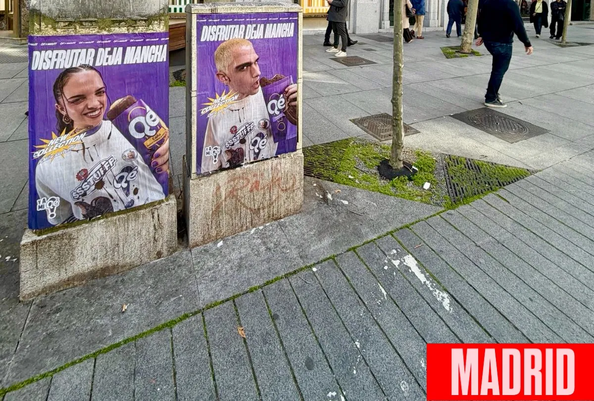 Pegada de carteles en Madrid para "Disfrutar deja mancha", la colaboración de Qé y Ssstufff