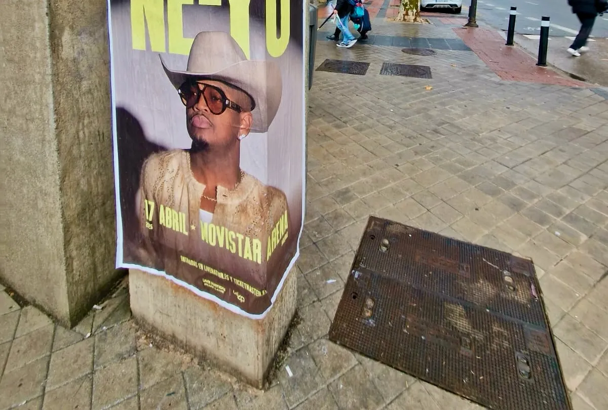Pegada de carteles en Madrid para anunciar el concierto de NE-YO en el Movistar Arena