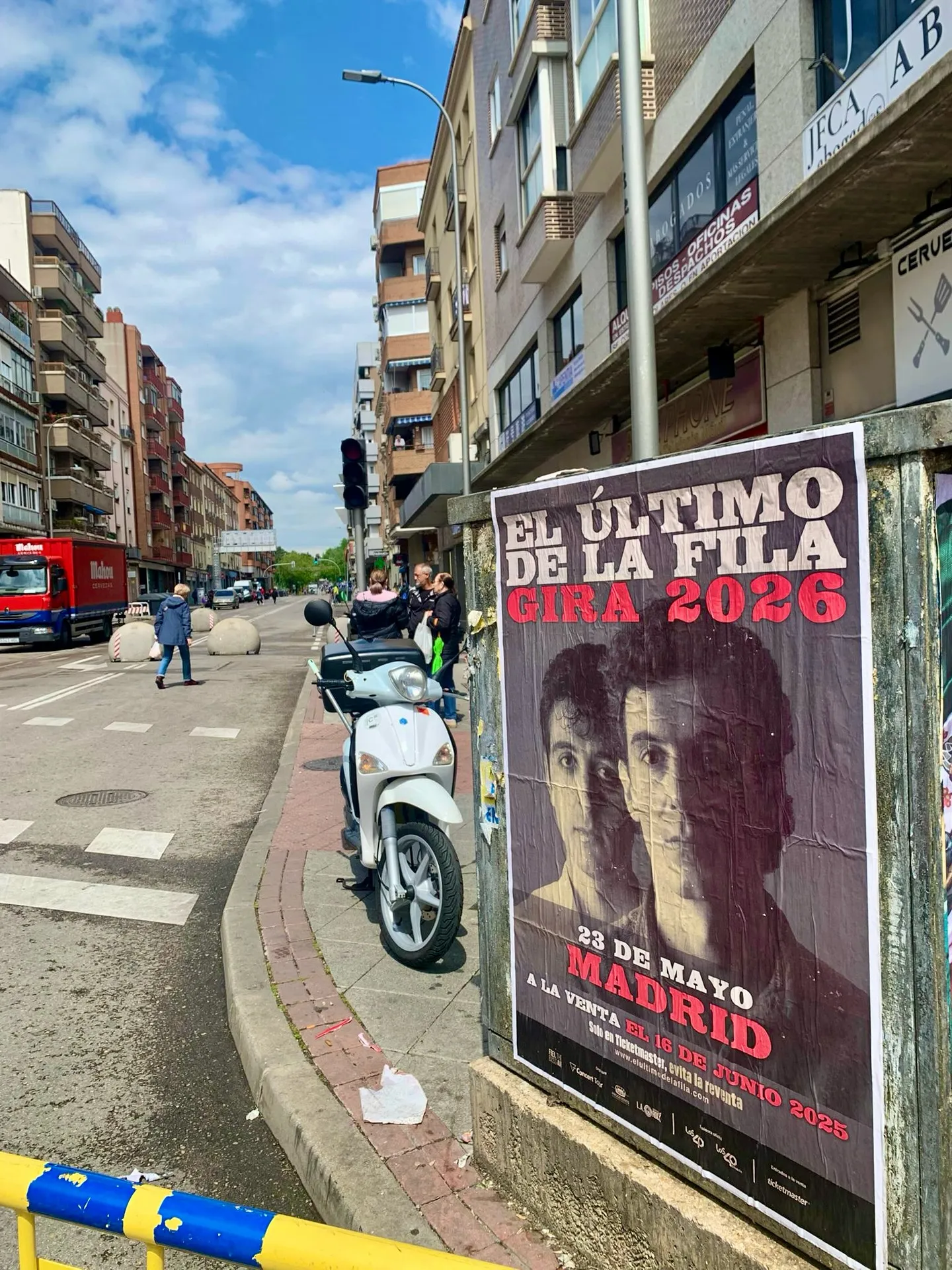 Cómo anunciamos el regreso de El Último de la Fila con pegada de carteles en Madrid y Barcelona