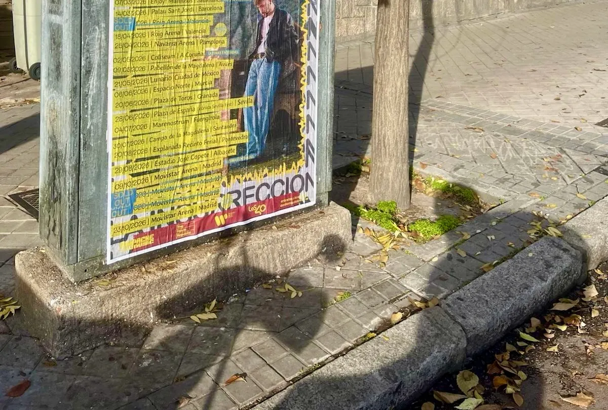 Pegada de carteles para "La Insurrección Tour 2026" de Dani Fernández en Madrid y Barcelona