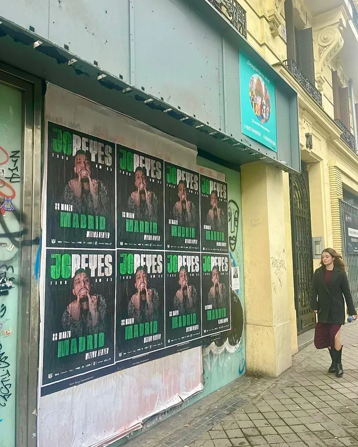 Così abbiamo riempito Madrid di manifesti per il "Tour KM 33" di JC Reyes al Movistar Arena