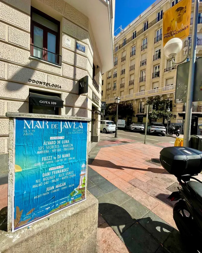Así llenamos Jávea de ritmo con la pegada de carteles del "Festival Mar de Jávea"